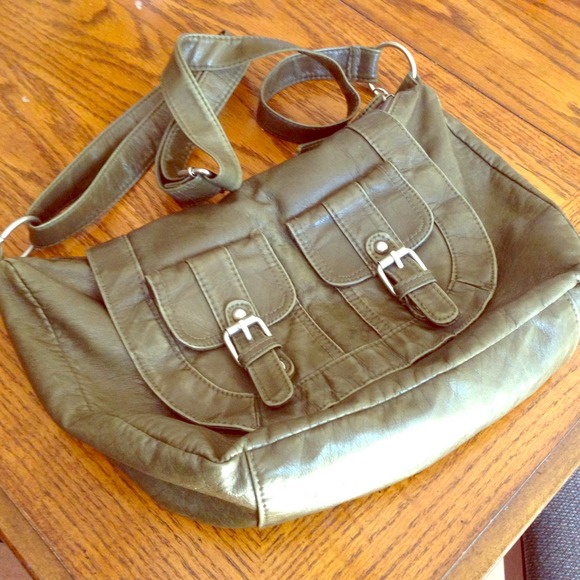 Very cute green cross body purse!