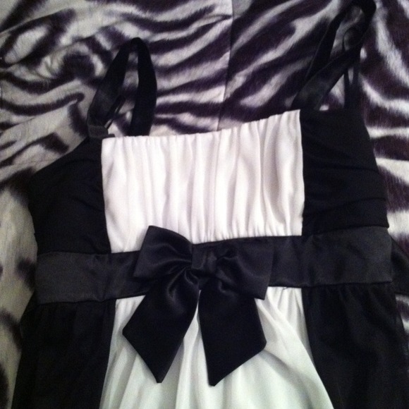 Dress - Picture 2 of 2