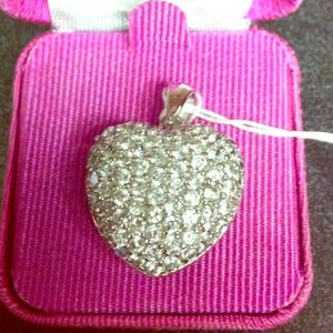 💗🎀Beautiful Heart Pave Pendant🎀💗