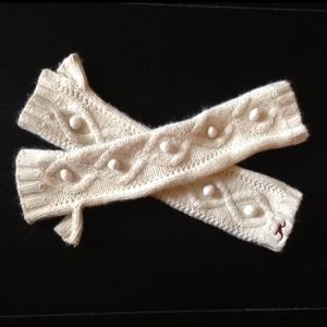 Beautiful knit arm warmers.