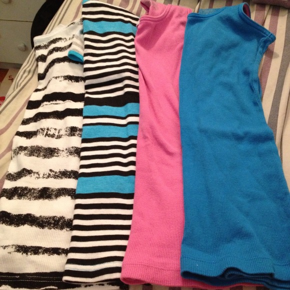 Bundle of 4 tank tops