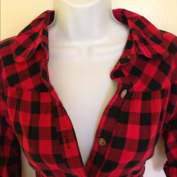 ❗️REDUCED❗️Red and Black plaid shirt - Picture 4 of 4