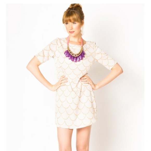 Scallop print knit shift dress w/ back cutouts