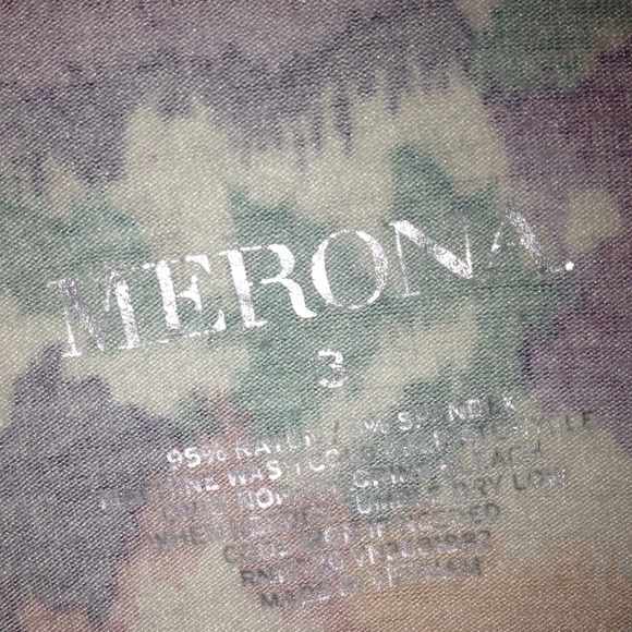 //SOLD//FLOWERY RUFFLE TANK TOP. - Picture 2 of 2