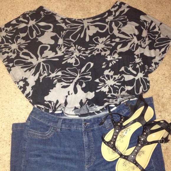 //TRADED//NAVY AND GREY BATWING BLOUSE.