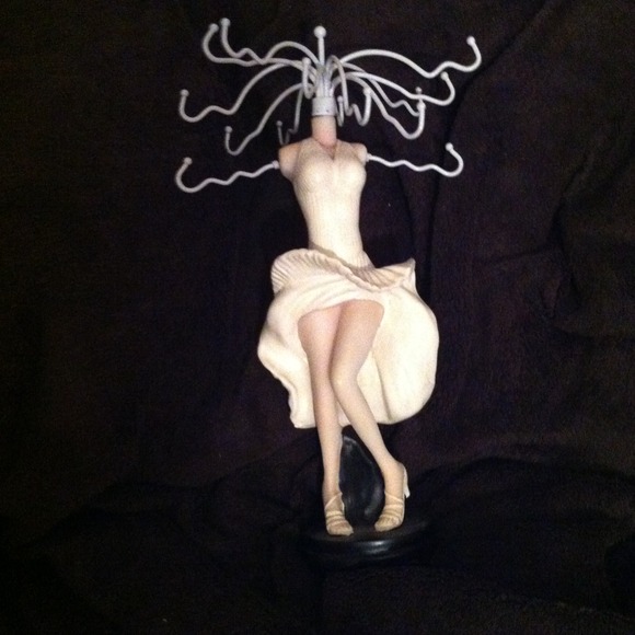 Jewelry holder