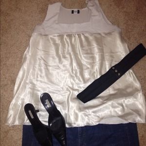 //SOLD//SILKY FLOWY CREAM COLORED TANK.