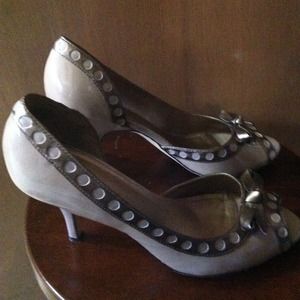 Anne Klein taupe leather pumps