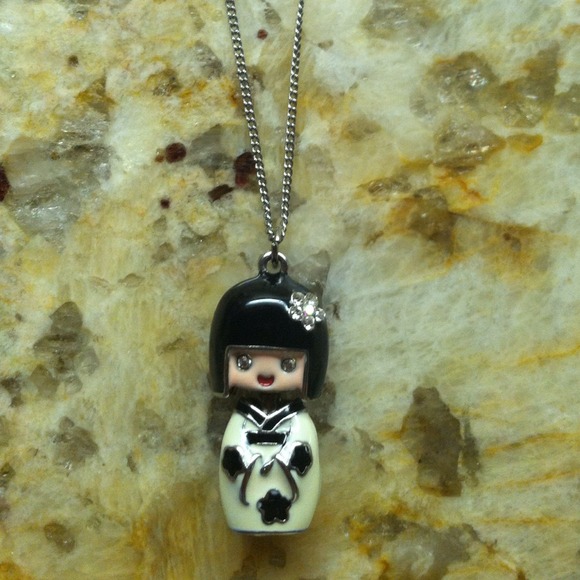 Little oriental lady necklace