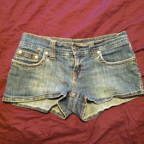 Hydraulic denim short-shorts