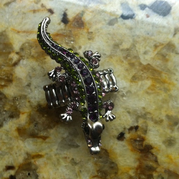 Alligator ring