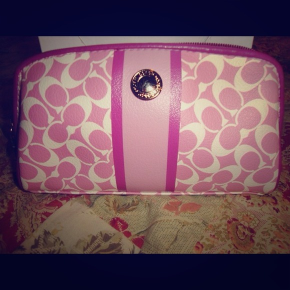 Cute Coach Cosmetic Bag Very Clean. LIKE NEW!
