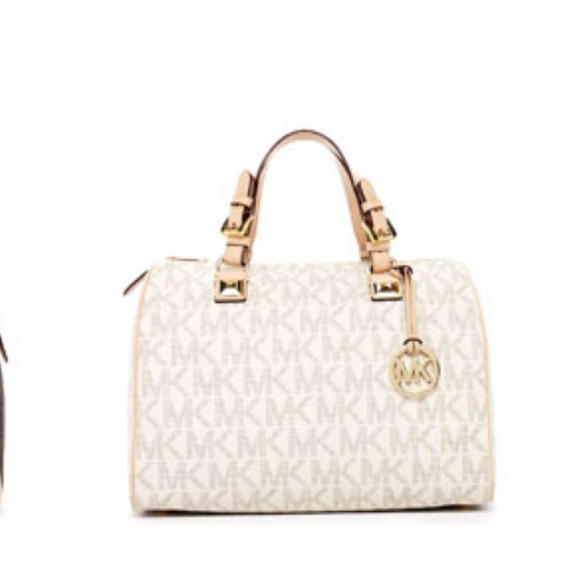 Looking for this Michael Kors Bag..!