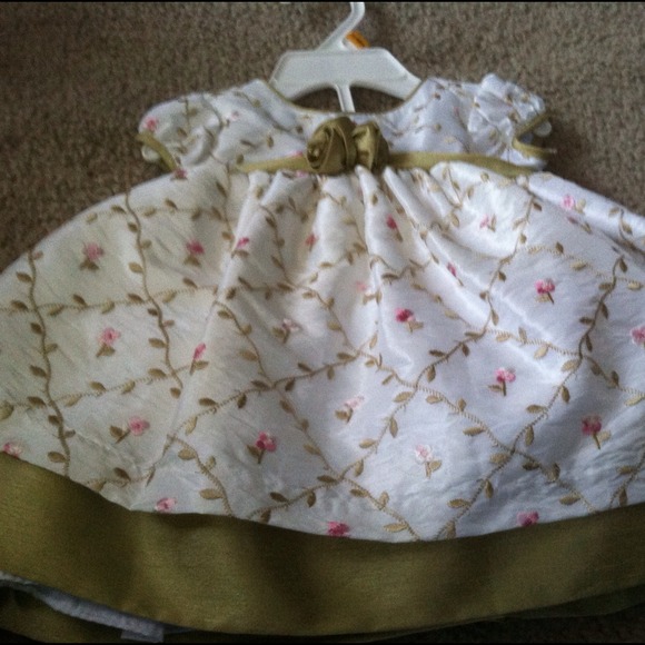 🌟SOLD🌟✂✂Price Cut✂✂Green and white flower dress