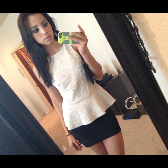 🚫SOLD🚫EXPRESS blouse🎀 - Picture 2 of 4