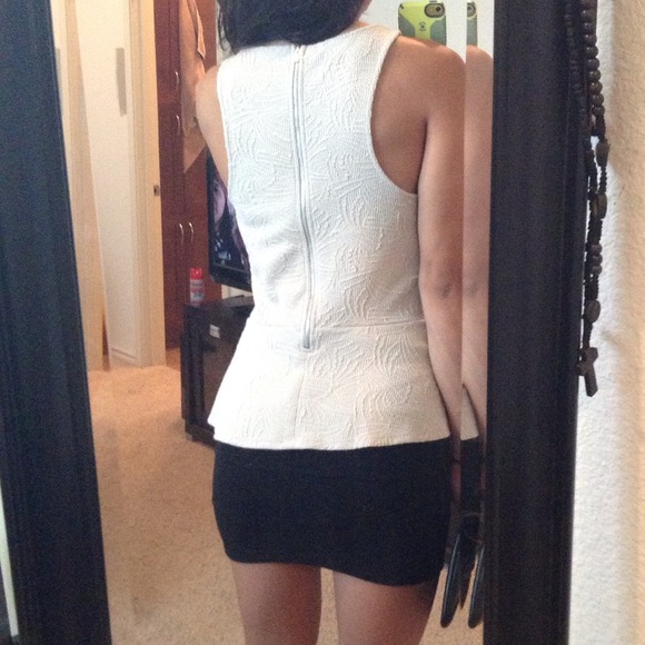 🚫SOLD🚫EXPRESS blouse🎀 - Picture 3 of 4