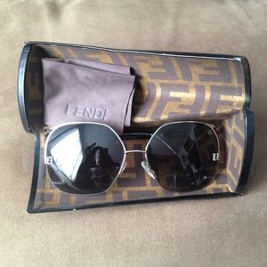 *****SOLD******FENDI sunglasses☀☀☀☀☀