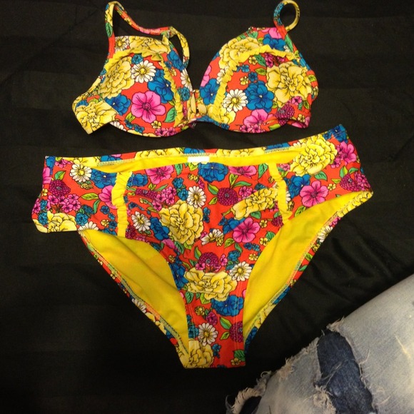 Floral 2 piece swimsuit