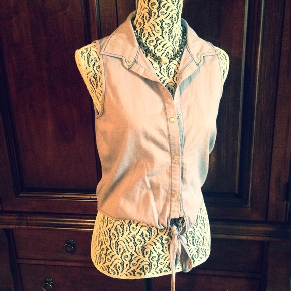 Tops - Lilac crop top