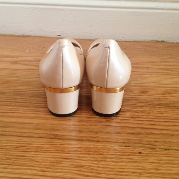 ⬇REDUCED⬇ Vince Camuto nude pump size 8.5 - Picture 2 of 4