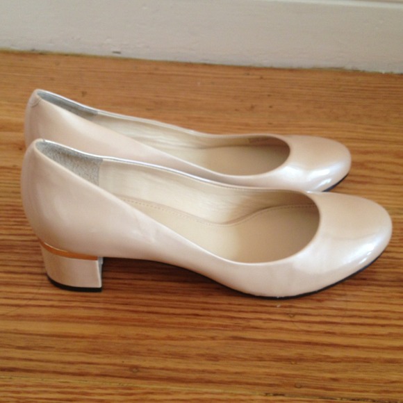 ⬇REDUCED⬇ Vince Camuto nude pump size 8.5 - Picture 3 of 4