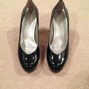 Tahari Patent Pumps
