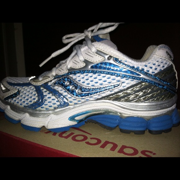 Women saucony running sneakers 6.5