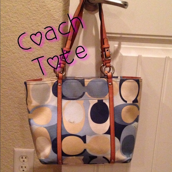 ***Sold in a Bundle***💯Coach Tote