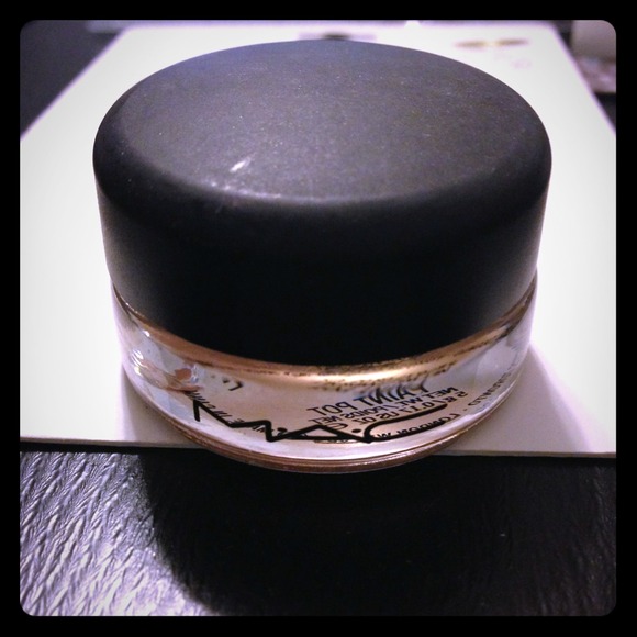 ⭐SOLD⭐MAC Paint Pot Rubenesque