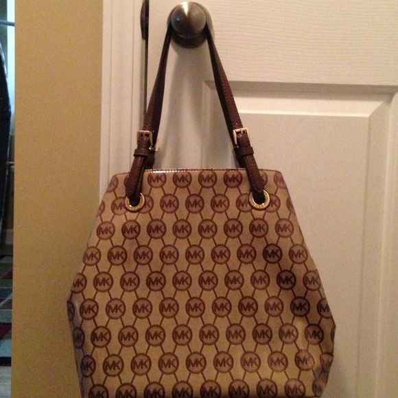 💯 Authentic Micheal Kors Bag.