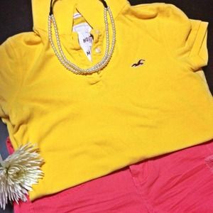 Hollister yellow polo. Medium. Stylish!