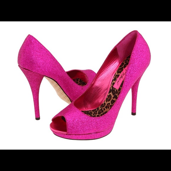 Betsey Johnson Shoes - Betsey Johnson pink glittery pumps