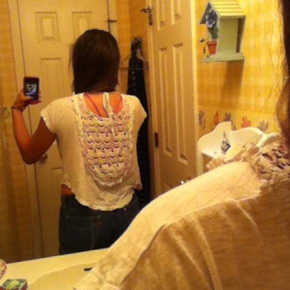 Cute high low shirt from forever 21 - Picture 2 of 2