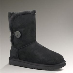 New ugg black bailey button boots!