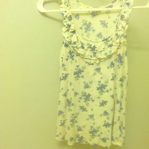 Off white floral tank 💙💙💙