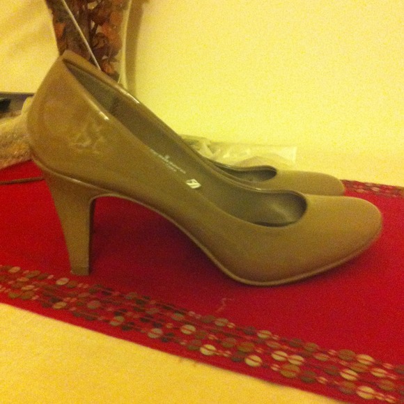 Price lowered!! Merona Patent Heels