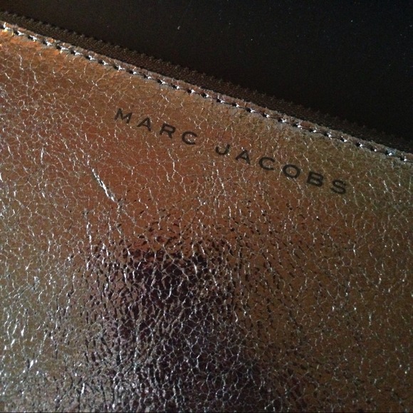 ⤵️{ Marc Jacobs Clutch } PEWTER METALLIC Leather - Picture 2 of 4