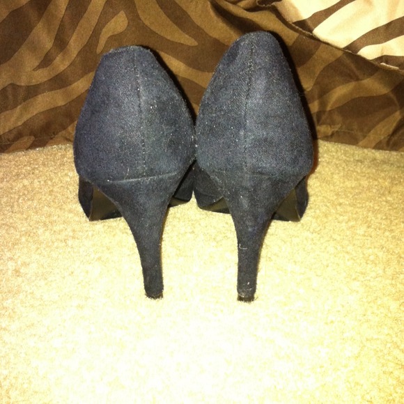 Black heels - Picture 2 of 3