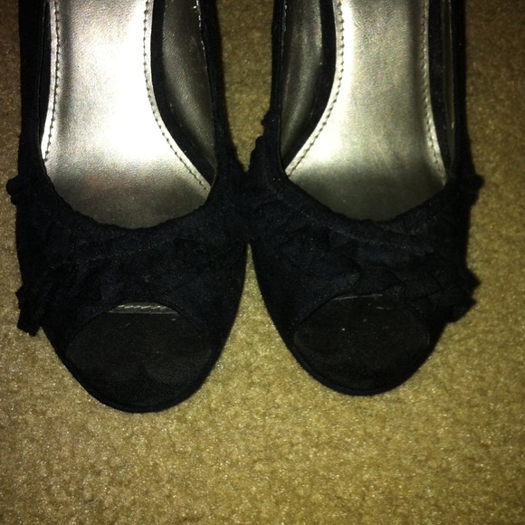 Black heels - Picture 3 of 3