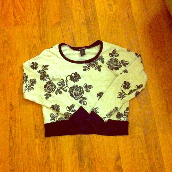 Rose pattern sweater - Picture 1 of 1