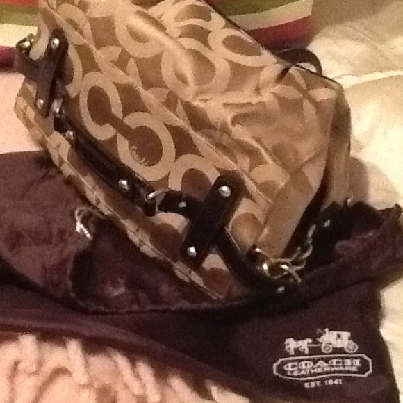 Flash Sale ! Coach hand bag perfect NWOT - Picture 2 of 4