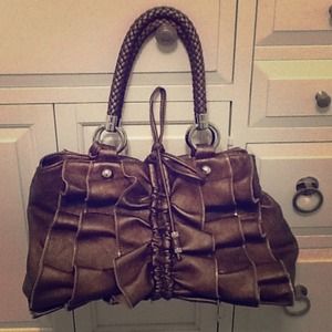 Bronze bebe handbag with ruffles and zipper