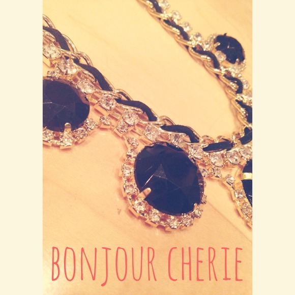 SOLD❌Black Multi-Chained Statement necklace - Picture 2 of 3