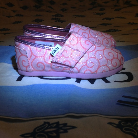 ❌SOLD❌ Tiny TOMS Classics - Picture 1 of 2