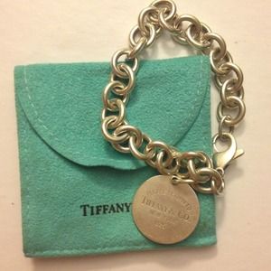 REDUCED Return to Tiffany circle pendant bracelet