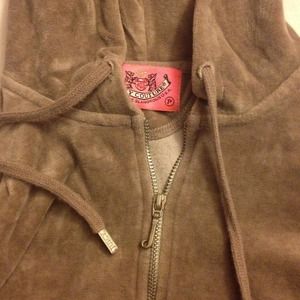 🌟 Unique Juicy Couture velour button