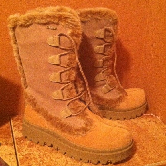 ❗SOLD❗Skechers beige boots never used