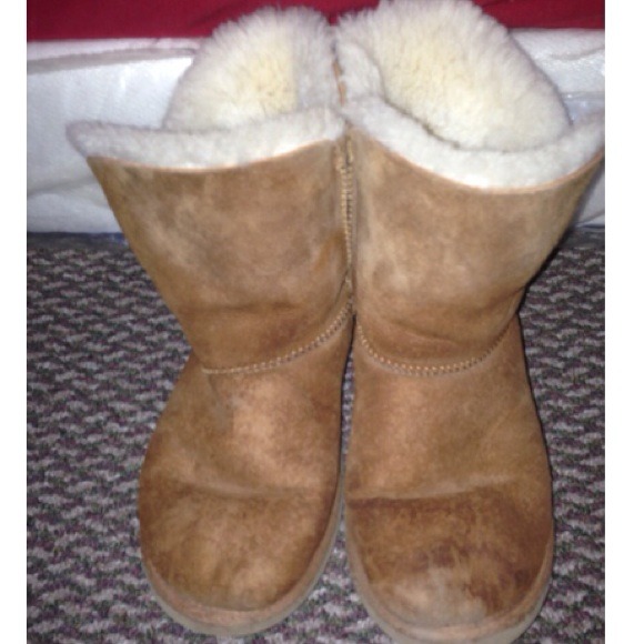 Pre-owned chestnut bailey button Ugg boots