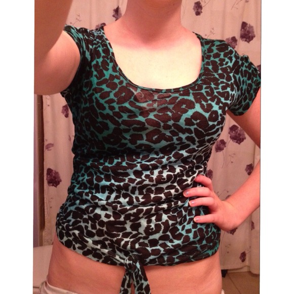 NWOT Teal ombre cheetah print front tie shirt - Picture 2 of 2
