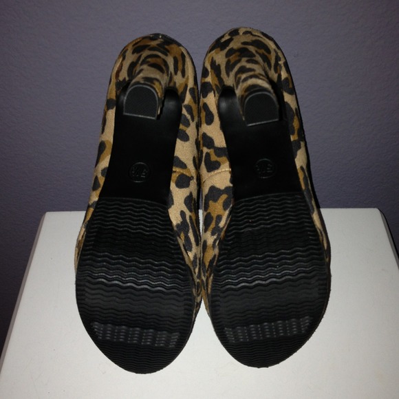 💥REDUCED💥 Leopard Printed Platforms - Picture 3 of 4
